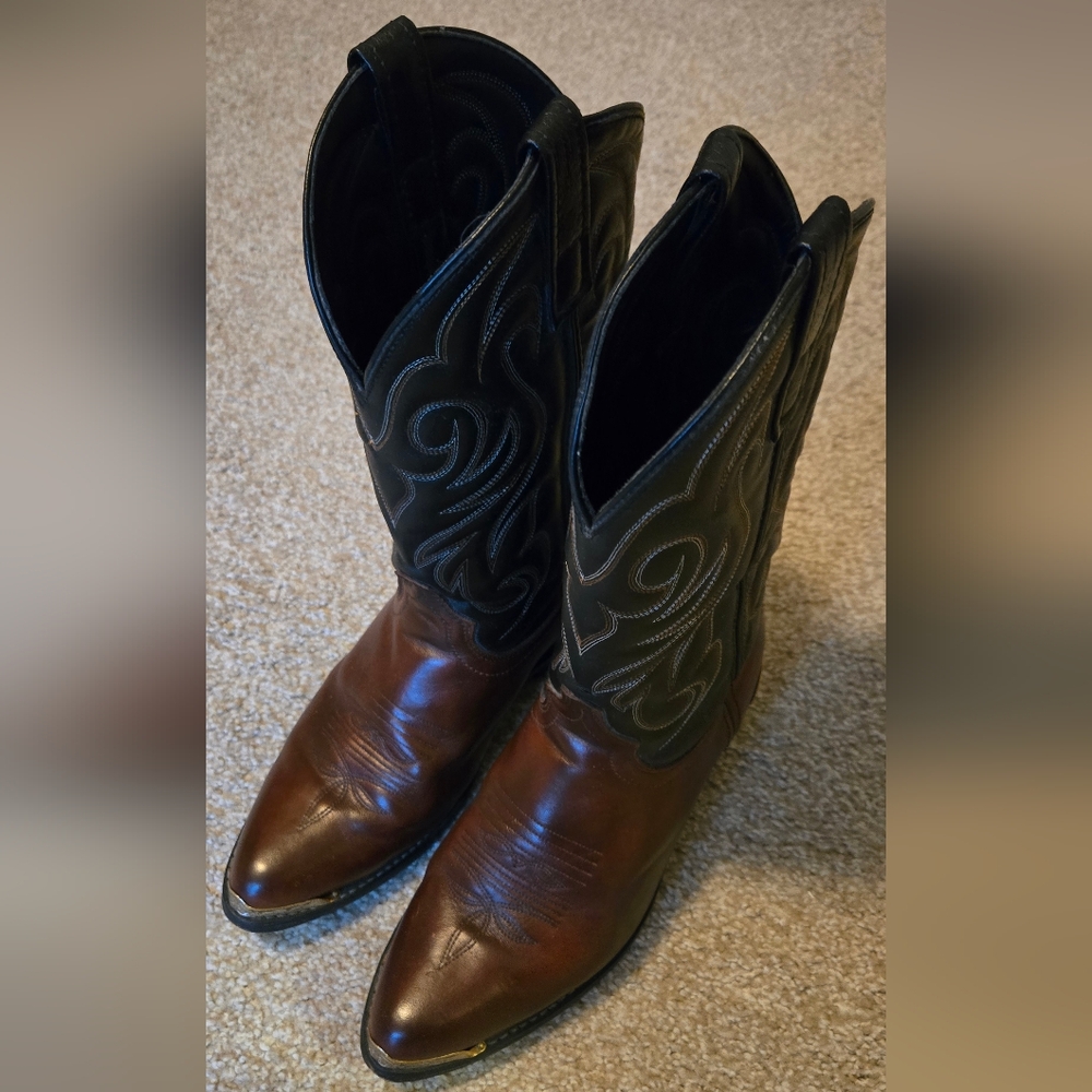 Laredo Cowboy Boots With Silver Accents Size: 8 EW